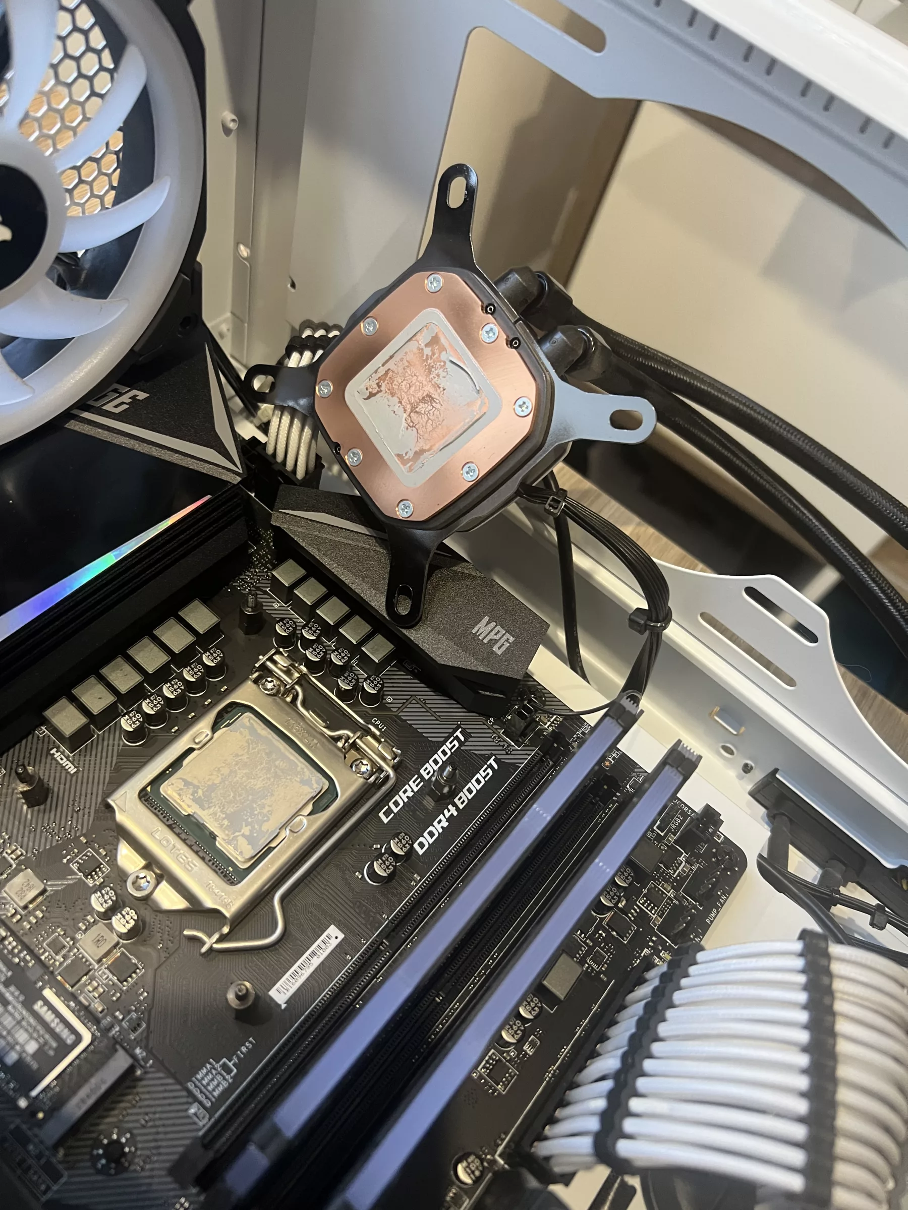 Processeur sur une carte mère sur un ordinateur fixe